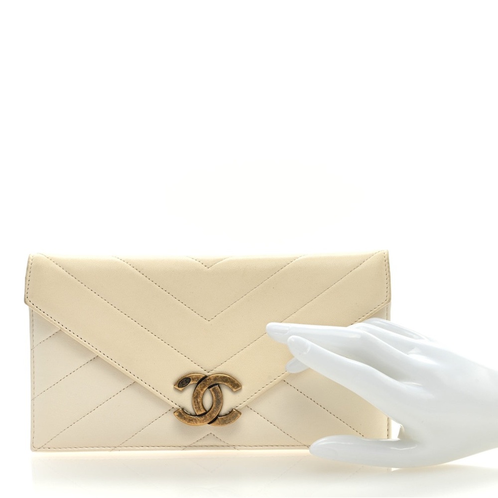 CHANEL Cream Chevron Quilted CC-Front Envelope Wristlet - Picture 2 of 8